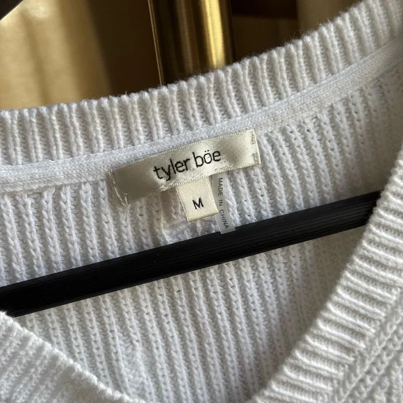 Tyler Boe Classic White V-Neck Sweater | Medium - Picture 3 of 9